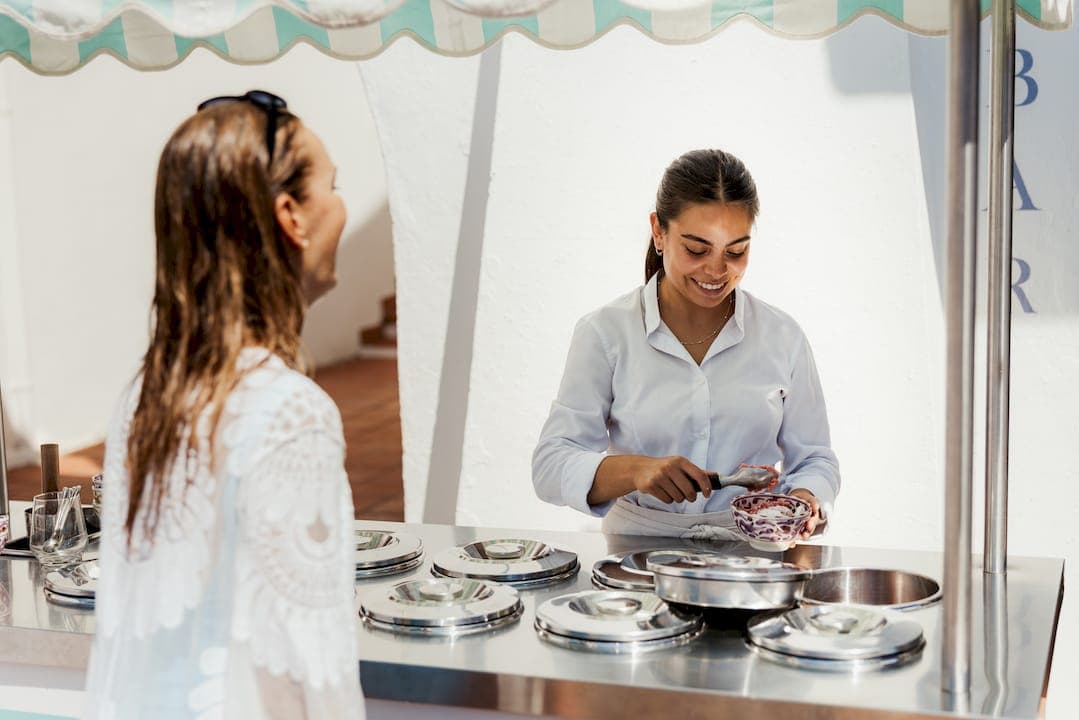 Experience Sardinian hospitality: A guide to genuine warmth